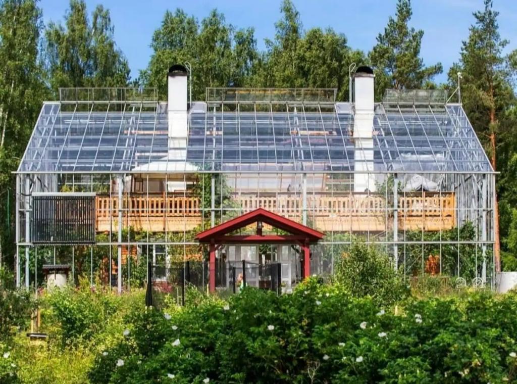 house_in_a_greenhouse.jpg